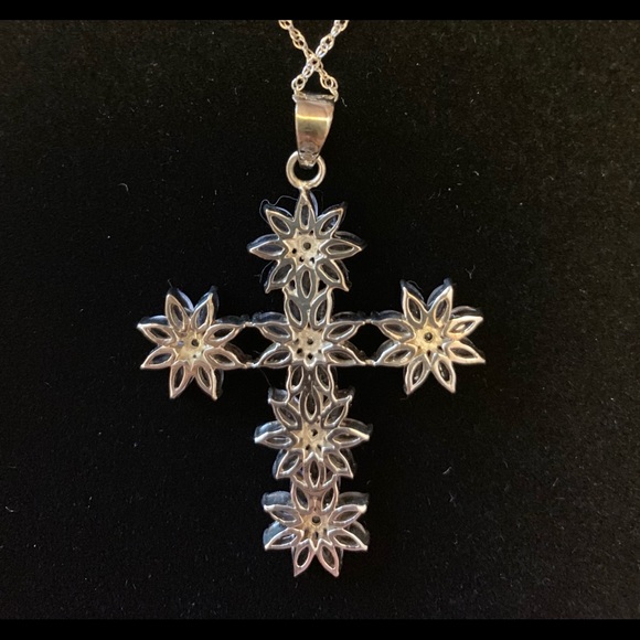 Brand New 925 Cross necklace - Picture 2 of 5